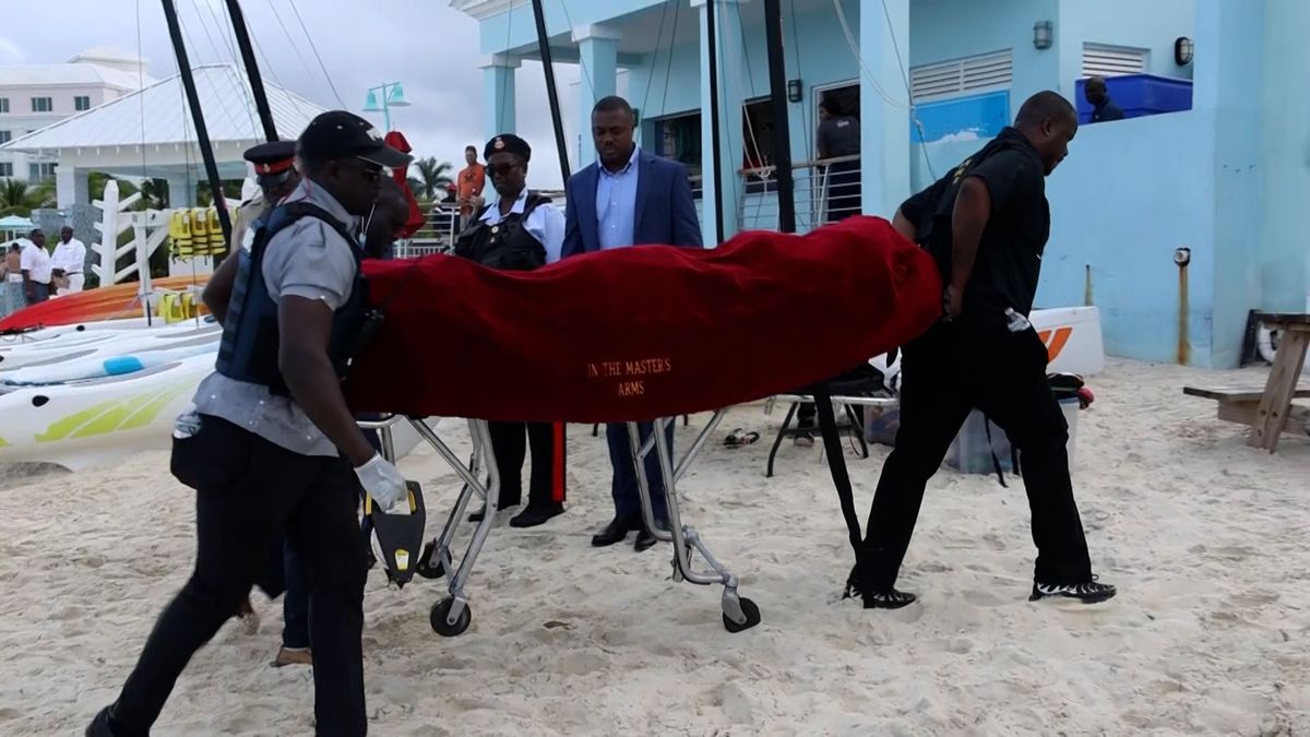 Turistku na paddleboardu zabil na Bahamách žralok